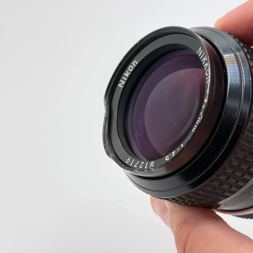 Nikon Nikkor 105mm f2.5 AI Manual Focus Portrait Lens F-Mount W/ Caps 812719